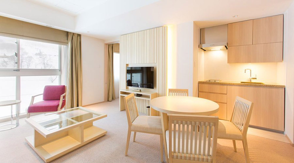 chalet-ivy-hirafu-rooms-and-suites-deluxe-suite-2-1-900x500