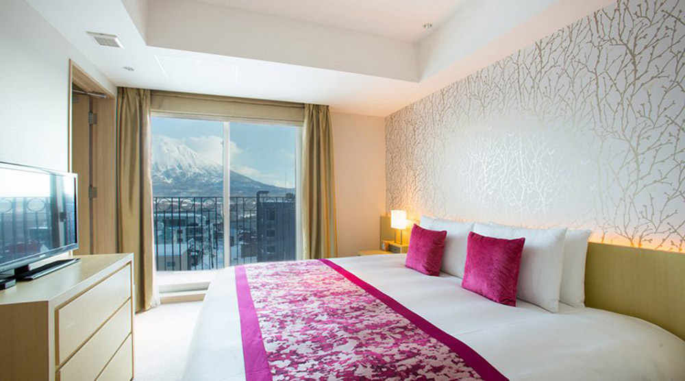 chalet-ivy-hirafu-rooms-and-suites-grand-deluxe-onsen-suite-11-2-900x500