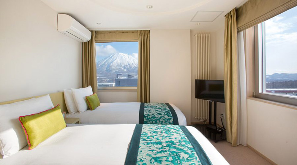 chalet-ivy-hirafu-rooms-and-suites-grand-deluxe-onsen-suite-21-900x500