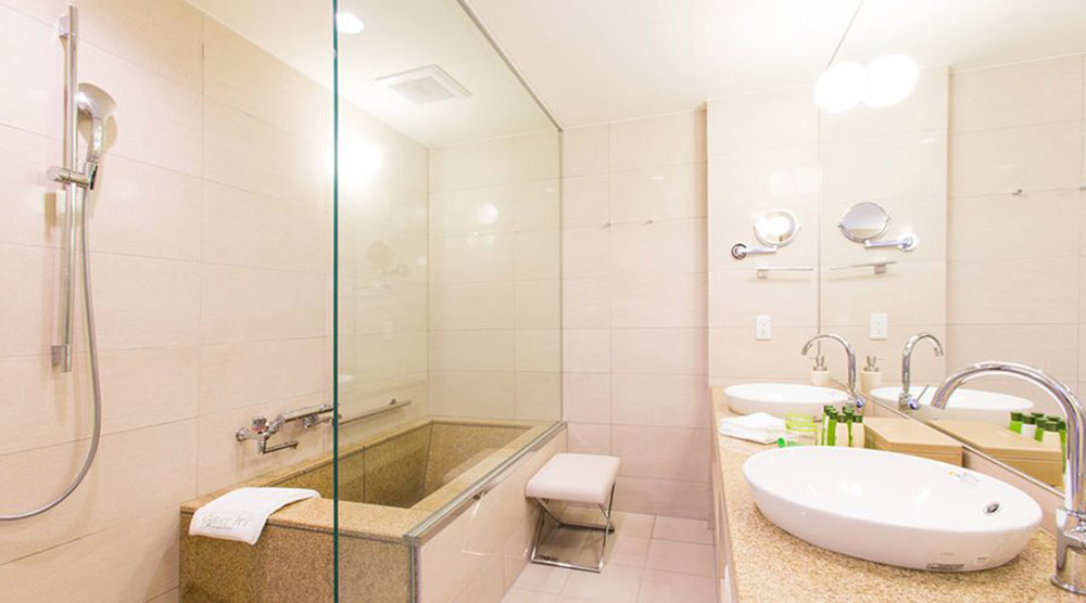 chalet-ivy-hirafu-rooms-and-suites-grand-deluxe-onsen-suite-4-900x500